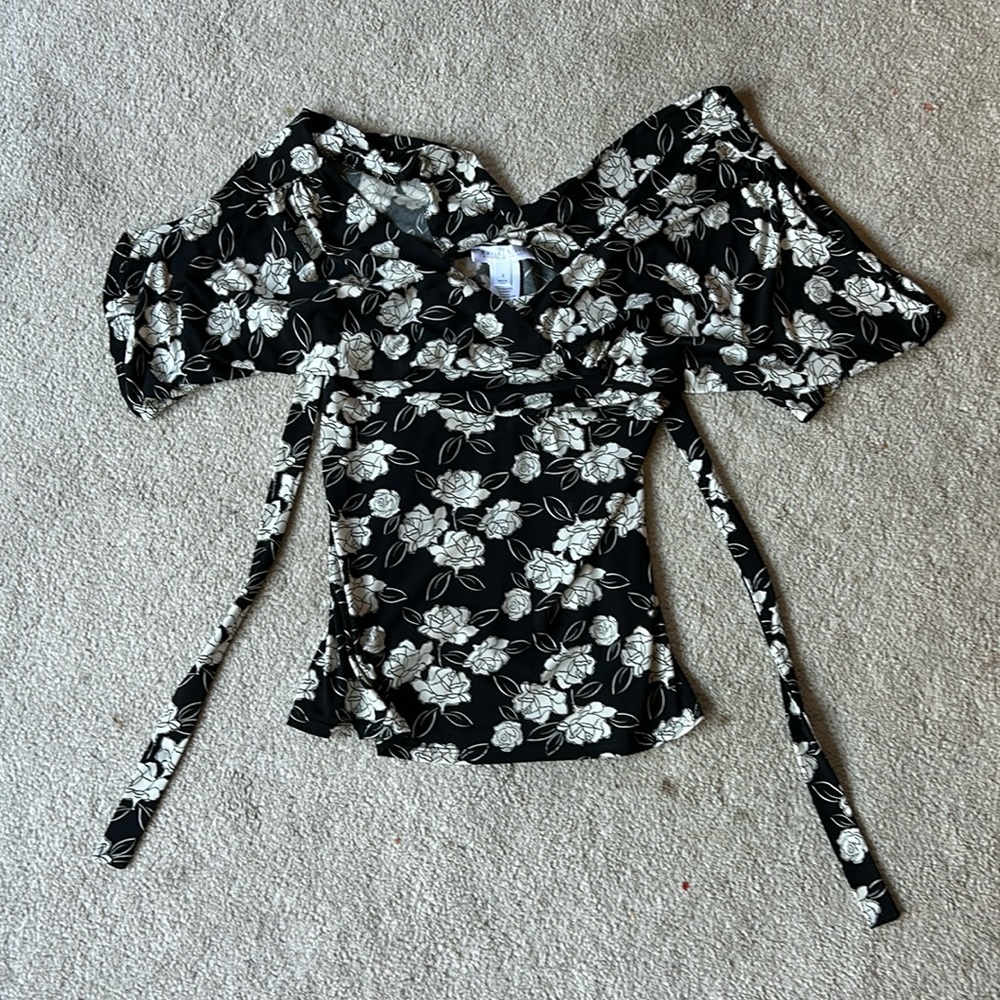 Black Floral White House Black Market Top